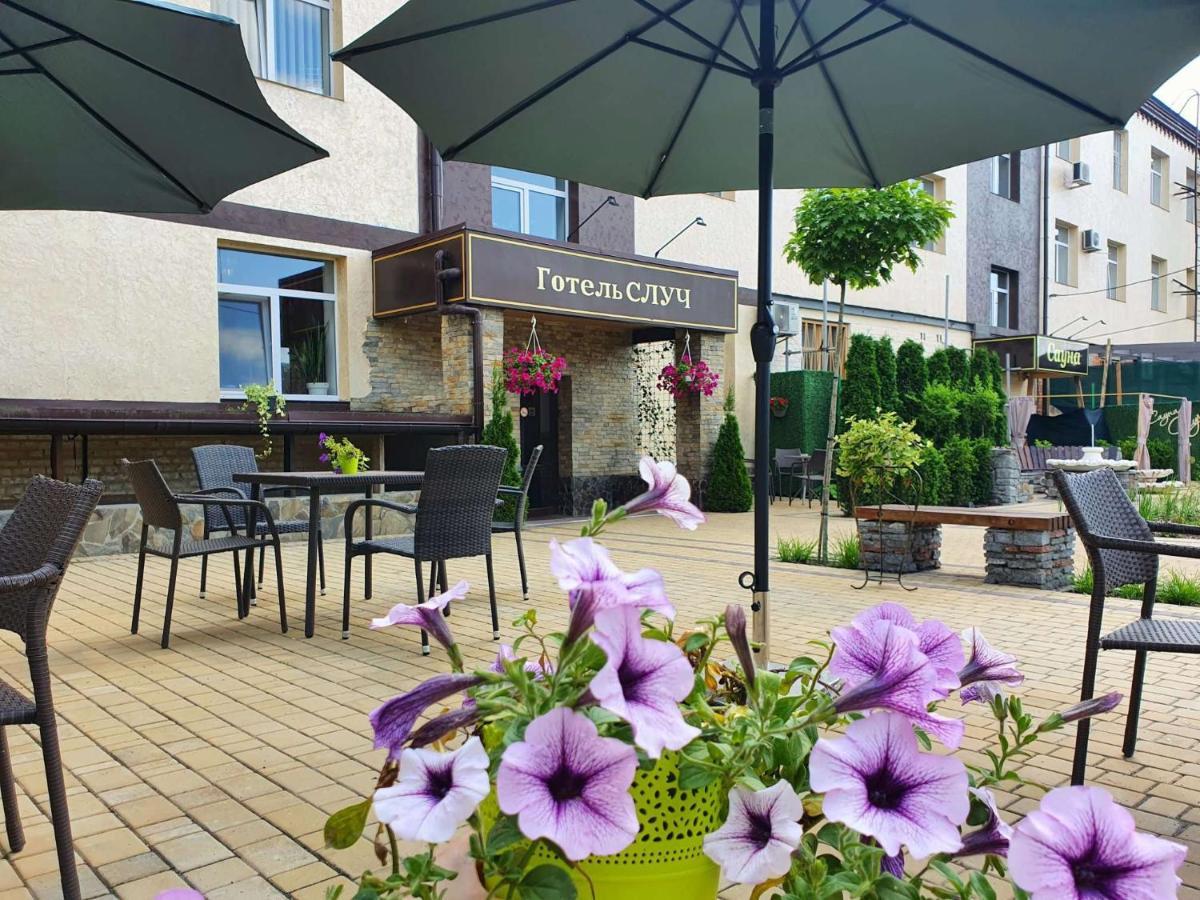 Hotel Sluch Starokostyantyniv Екстериор снимка