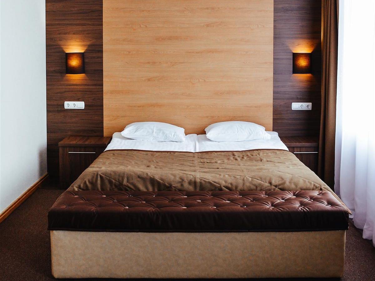 Hotel Sluch Starokostyantyniv Екстериор снимка
